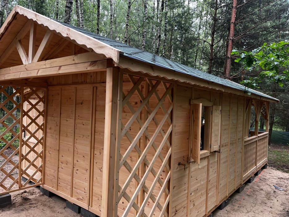 Domek drewniany, ogrodowy z drewutnią i dobudową
