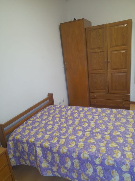 Alugo quarto (São Martinho do Bispo)