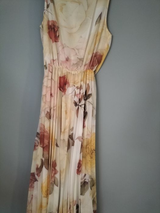 Piękna długa sukienka elegancka