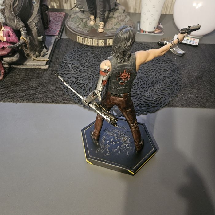 Figurka z gry Cyberpunk 2077 PS4 PS5 xbox.