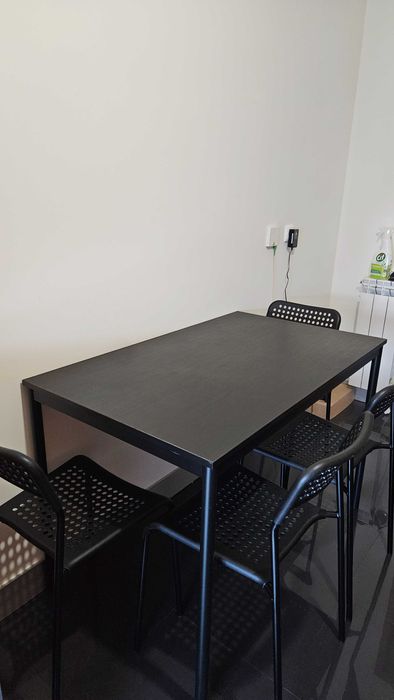 Mesa de refeição com 4 cadeiras IKEA