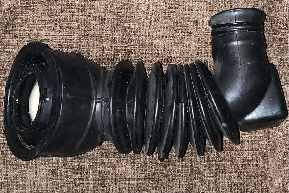 Помпа та патрубок , від бака до насоса .