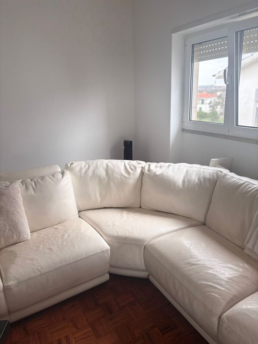 Sofá  em pele  branco