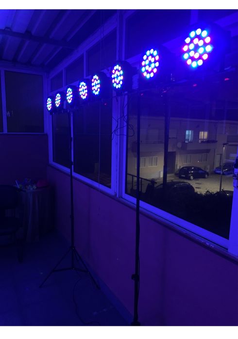 2 tripes com 8 projetores dmx
