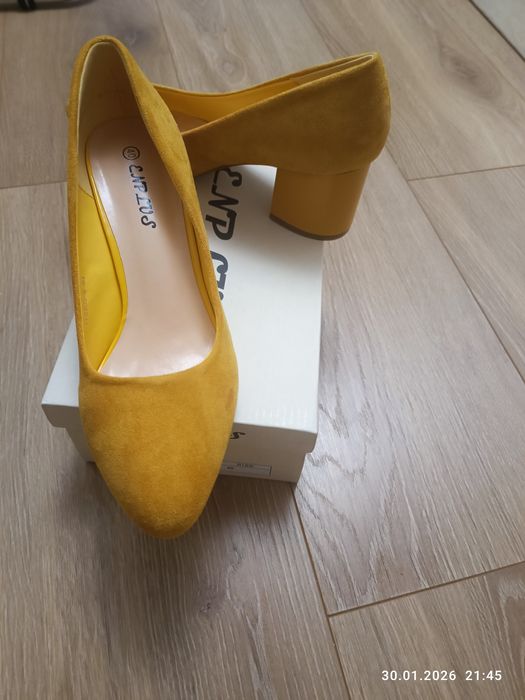 Туфлі нові жовті
