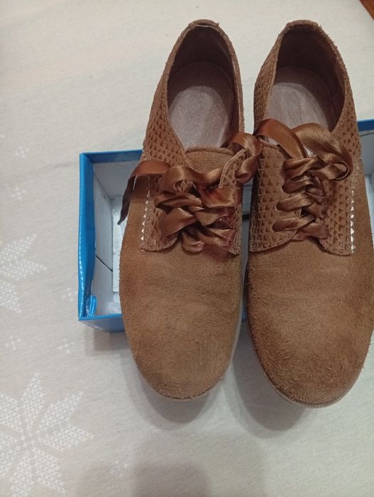 Sapato camurça camel