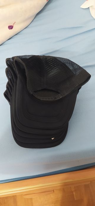 Chapéus trucker pretos