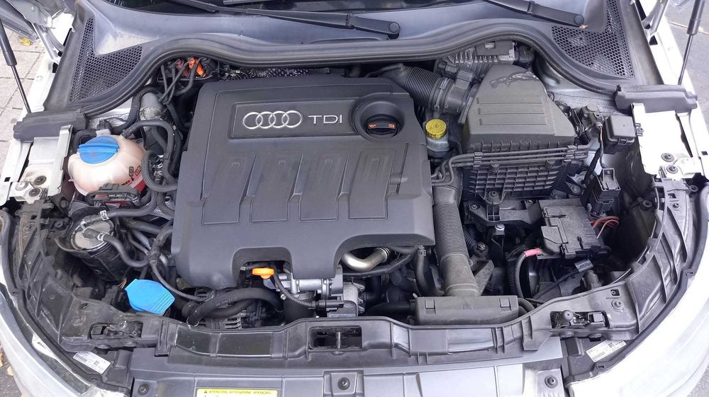 Audi A1 1.6TDI Sportback 90cv Nacional , c/ livro revisoes foto 5