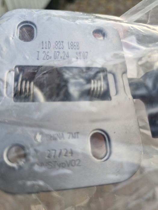 Важіль ( ричаг) замка капота VW ID4 , ID6, ID3 kod: 11A 823 186 B