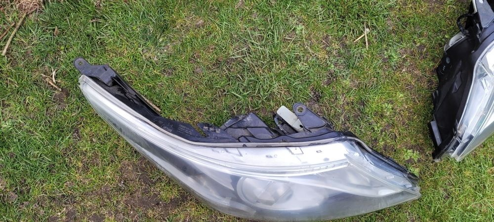 Lampa przód prawa lewa avensis t27 polift