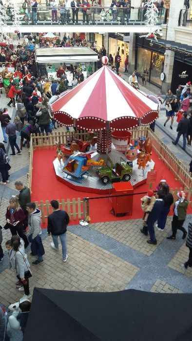Carrosseis divertimentos de feira