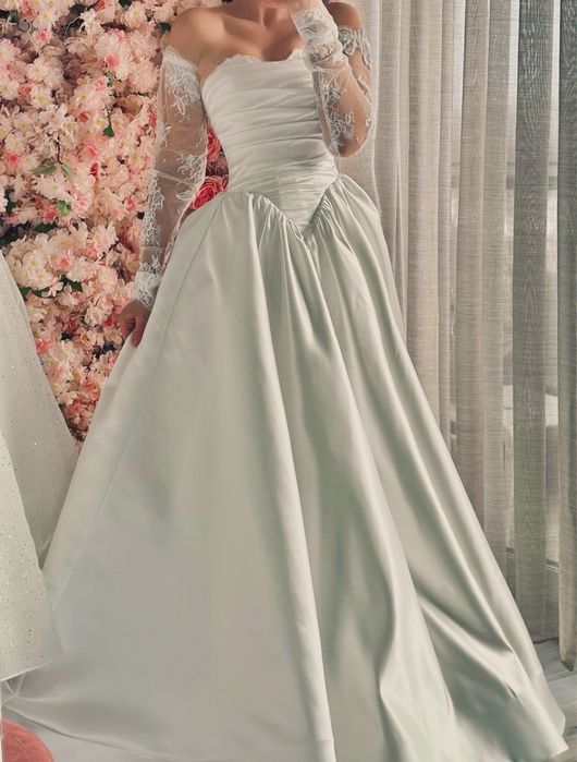 Nowiutka sukienka ślubna