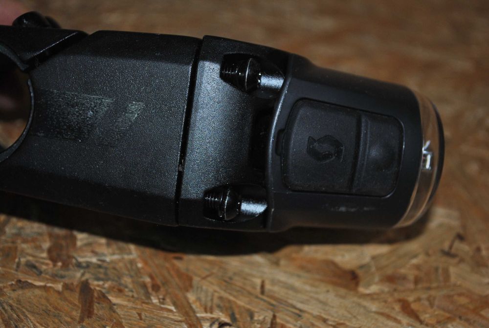 Mostek Syncros lampa przednia Scott E bike rower elektryczny