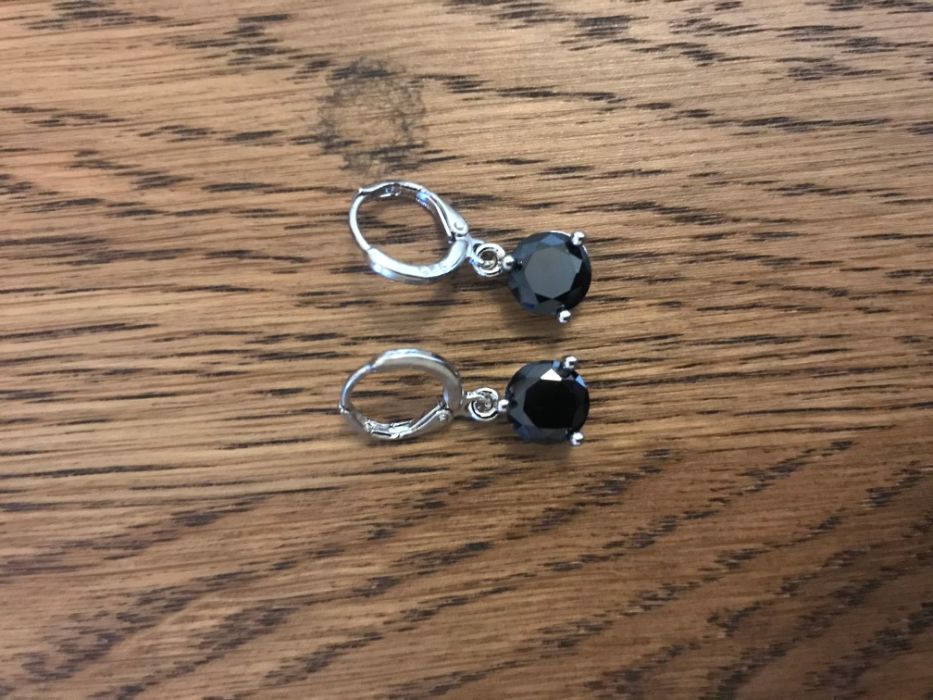 Argolas e fio com pendente (disponível em 4 cores diferentes)