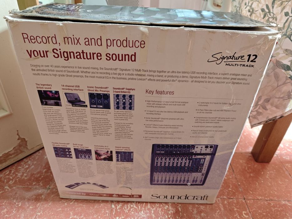 Mesa de Mistura Soundcraft Signature 12 MTK (Multi-track)