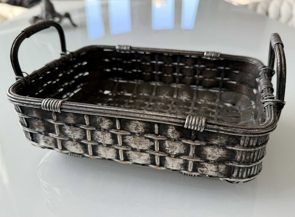 Piekny stary koszyk srebrzony na owoce lub słodycze