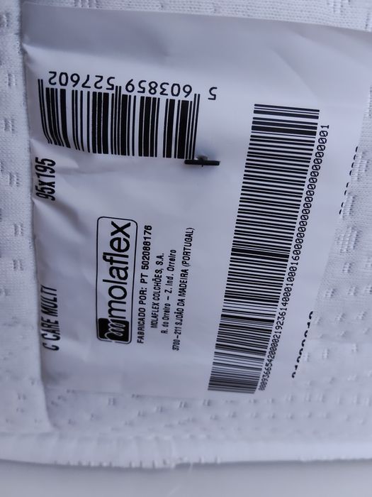 Cama e colchão de criança