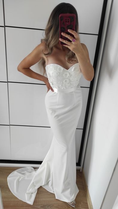 suknia o kroju syrenki