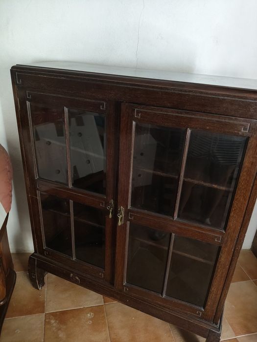 Vitrine antiga em madeira