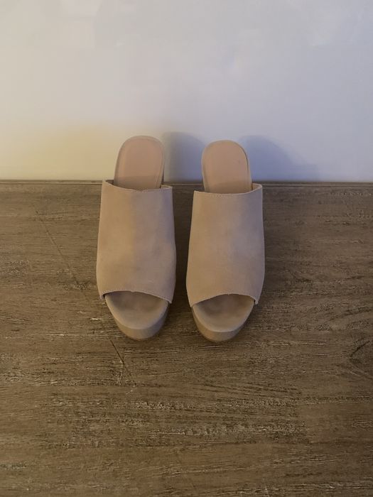 Sandalias em camurça  Zara