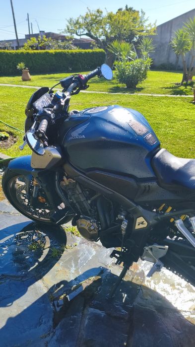 Honda.  CB650  R