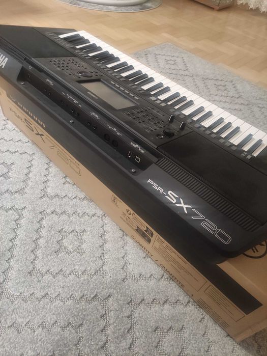 sprzedam keyboard Yamaha PSR SX720 -nowy