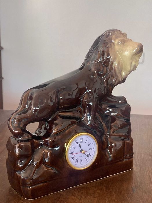 Relógio de mesa em ceramica alemã (anos 50)