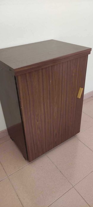 Cristaleira antiga OFERTA MOVEL COSTURA