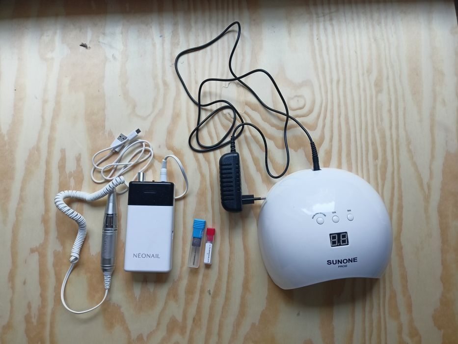 Pilniczek i lampa do paznokci
