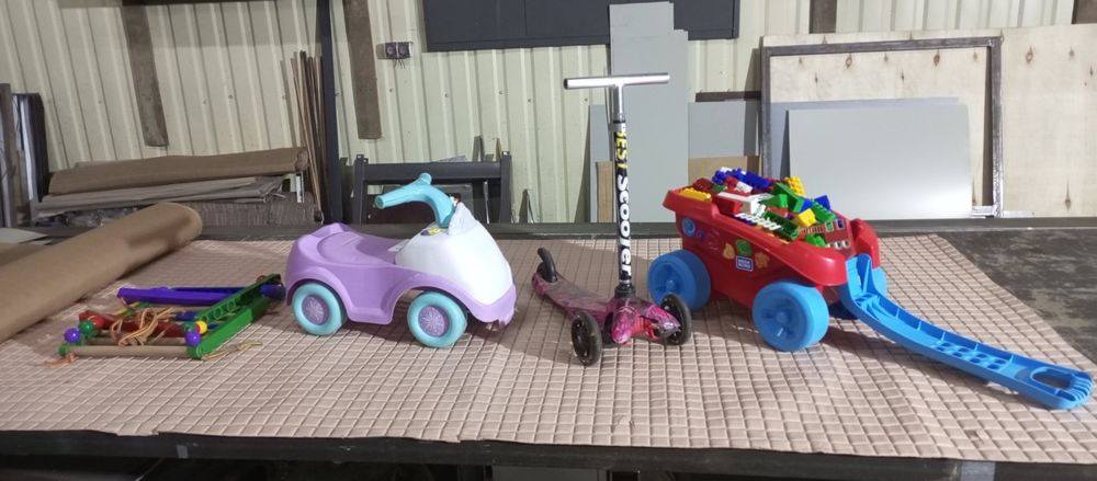 Підвісна гойдалка,  самокат, пластиковий візок для іграшок