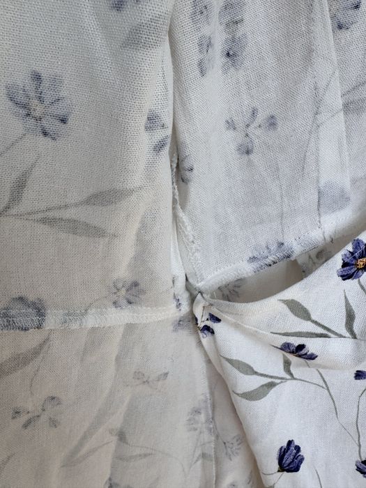 Сукня на запах з квітами