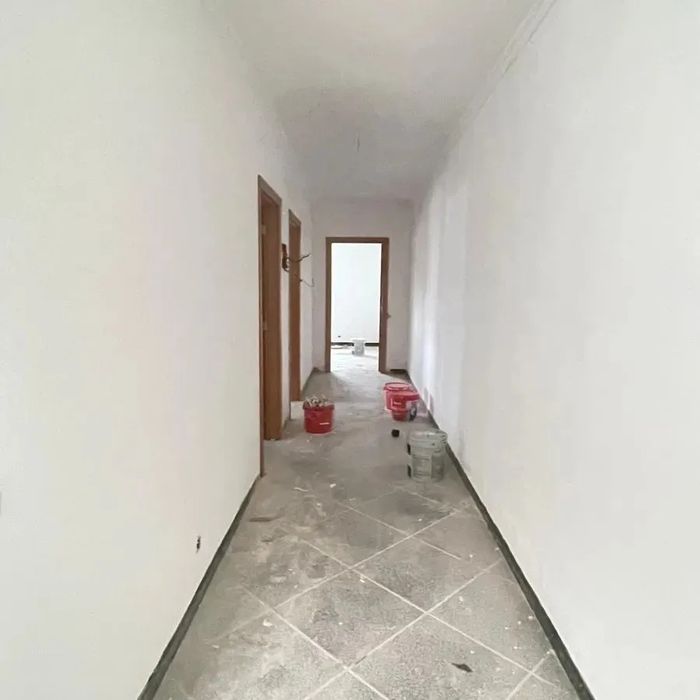 Fazemos ladrilhos, pladur, barramentos, estuque e pintura em geral.