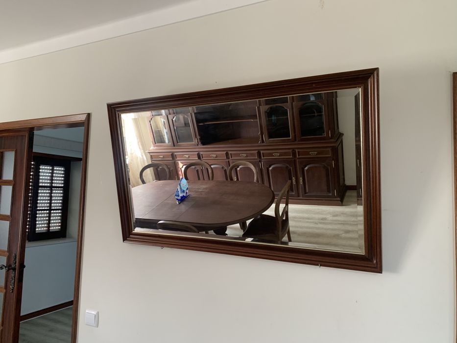 Conjunto Sala de Jantar Clássico – Mesa + 6 Cadeiras + Cristaleira
