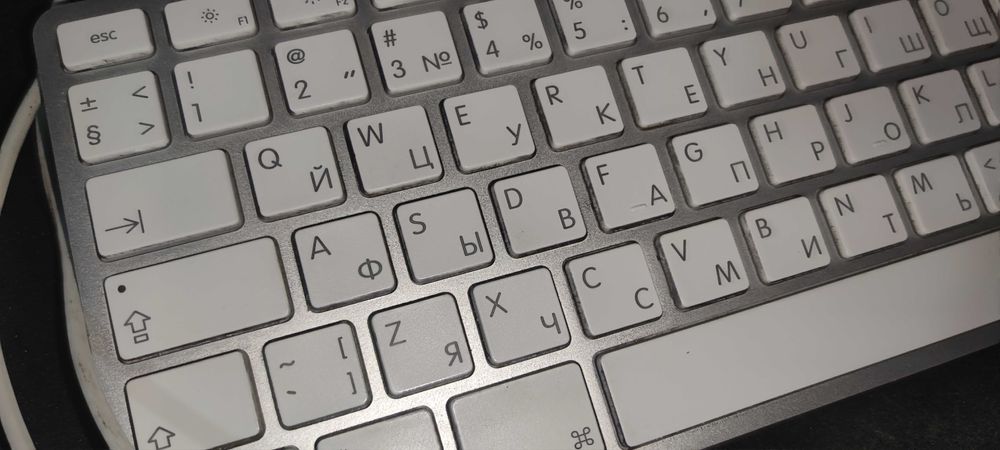 Клавиатура проводная Apple A1243 / MB110 с кириллицей