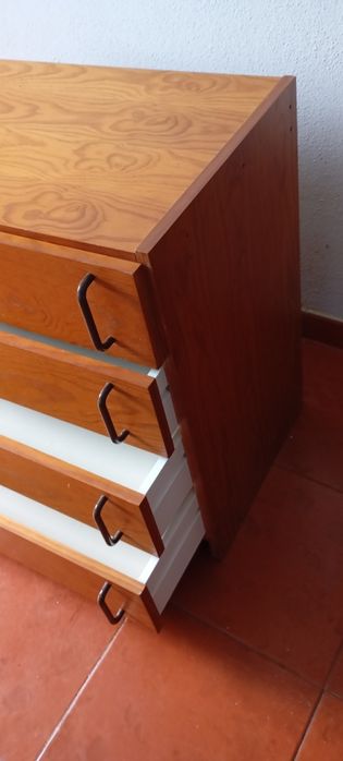 Cómoda madeira com 4 gavetas