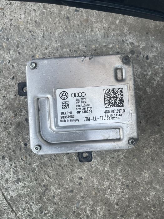 Запчастини до фари Audi Q3