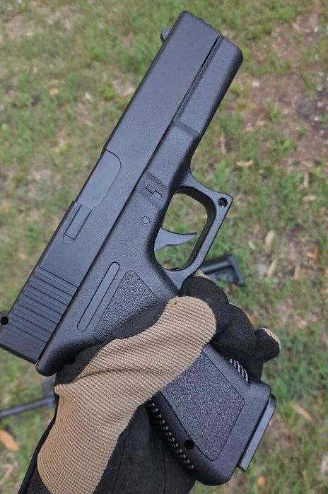 Пістолет Глок17 VIGOR V307 на кульках 6 мм пластик дитячий іграшковий