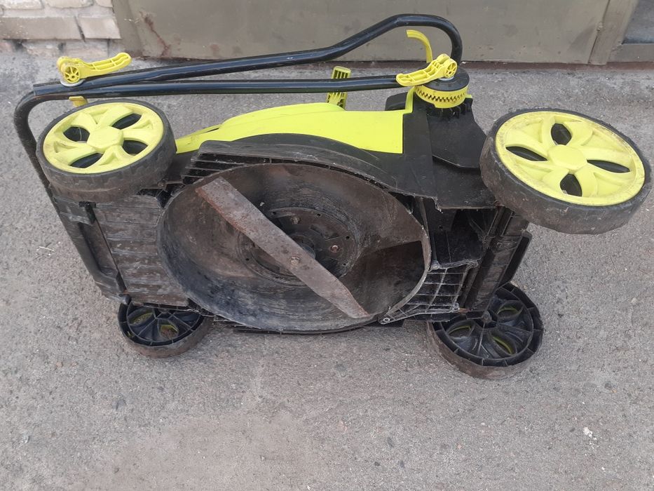 Газонокосарка електро 36v з Німечини