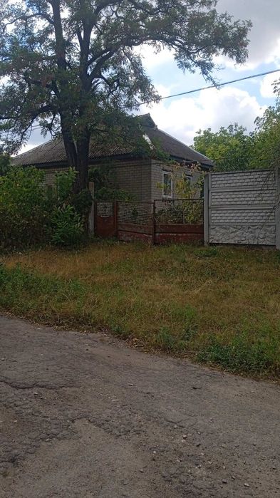 Продам приватизовану земельну ділянку разом з будинком.