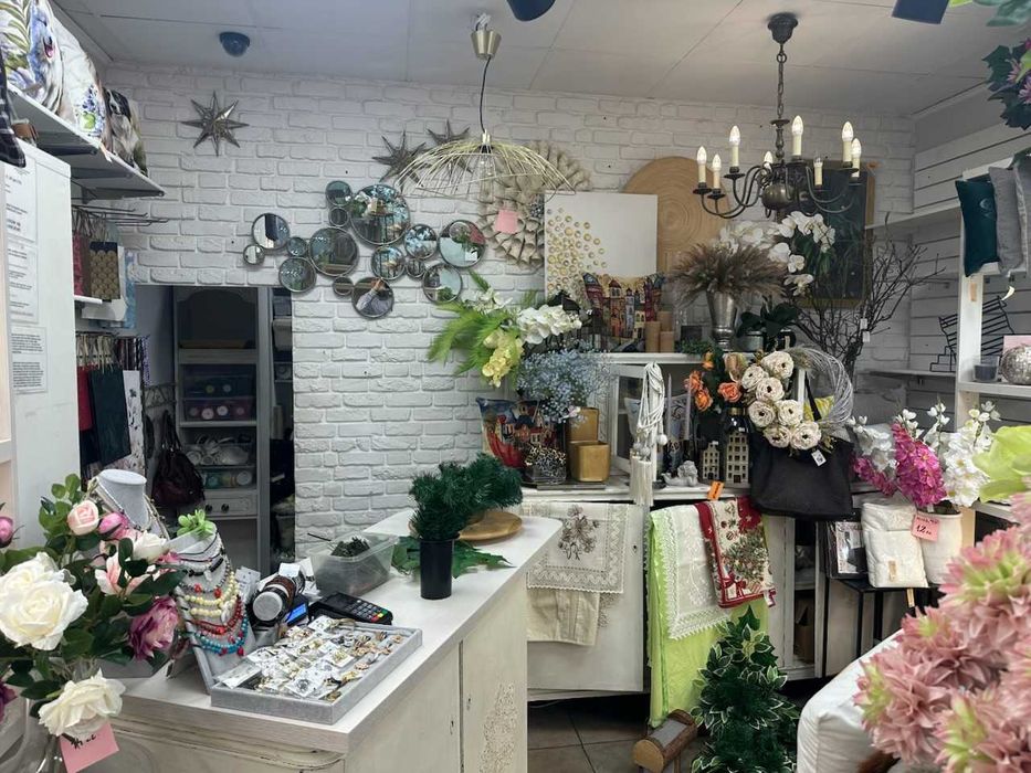Lokal usługowy-handlowy  38m 2   na terenie centrum handlowego. Glinki