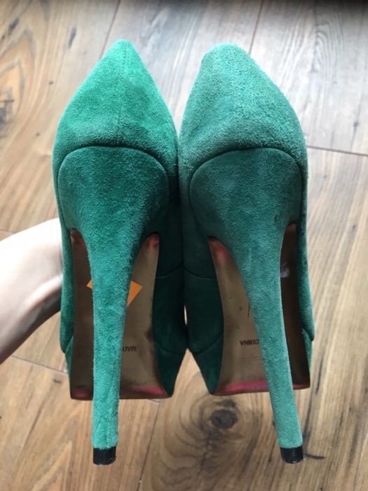 Zielone piękne szpilki