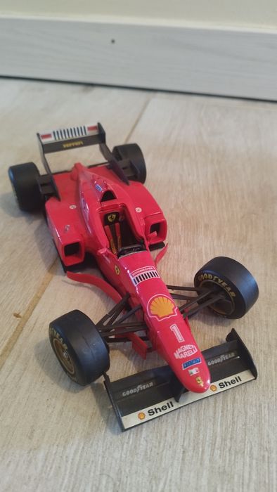 Carros de coleção Ferrari Porsche e VW