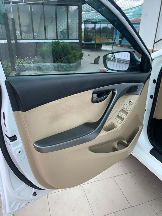 Hyundai Elantra 2013 року