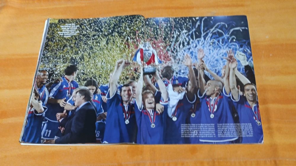 Revista Futebol Paris História e Fotos Vitória Histórica no Euro 2000