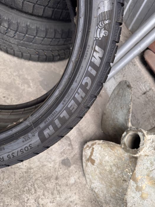 305/35/21+275/40/21  R21 Зима 4шт