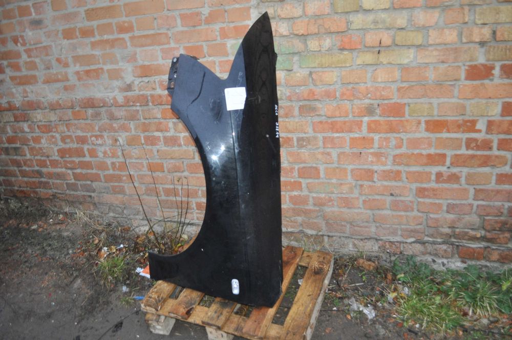 Audi A6c6 крыло левое черное