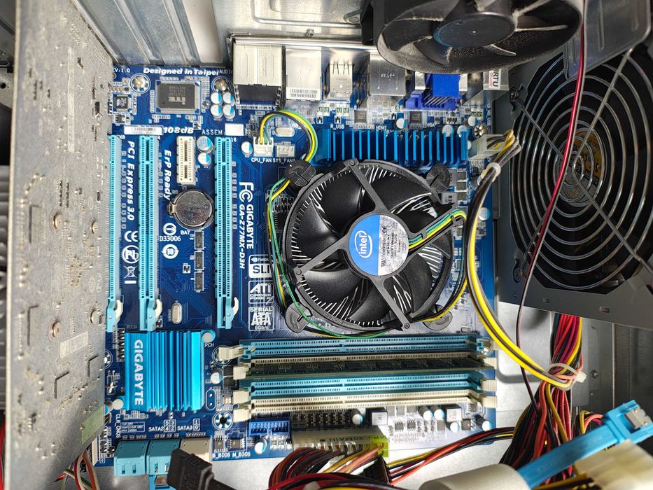 PC  komputer stacjonarny składak i3, 4GB,  Radeon HD 5570 GPU