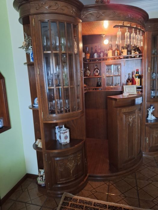 Um  bar  ,em  muito   bom  estado