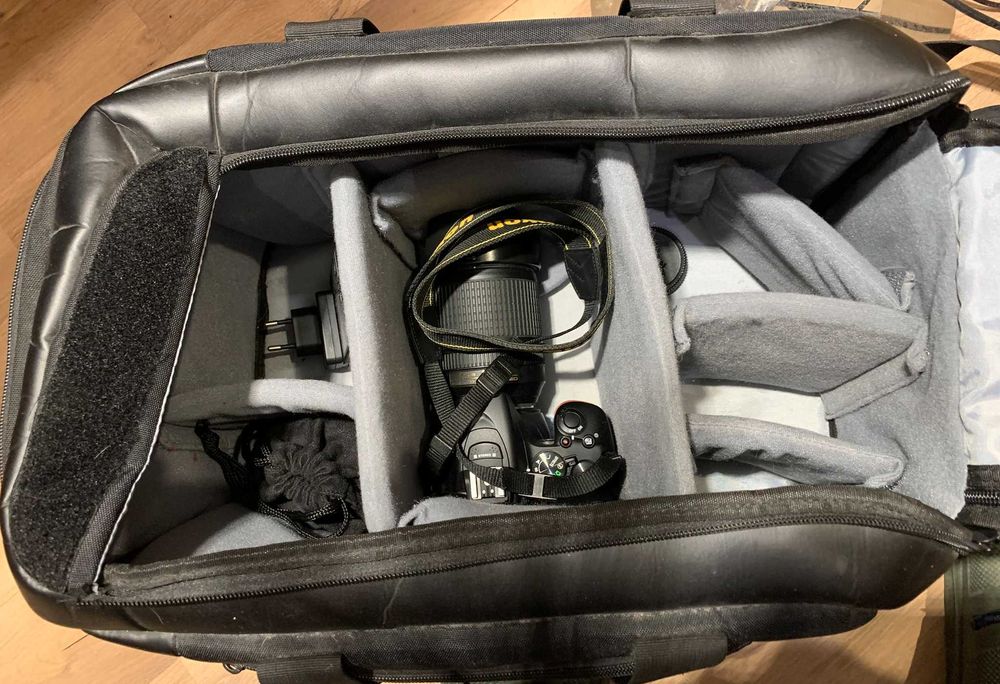 Nikon D5600 + Nikkor 18-140mm + Nikkor 35mm + torba