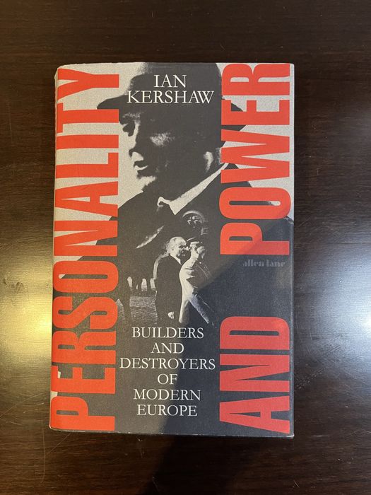 O livro “Personalidade e Poder” por Ian Kershaw em inglês